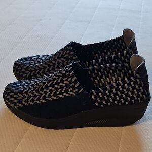 Source Unknown Black and Gray Woven Wedges